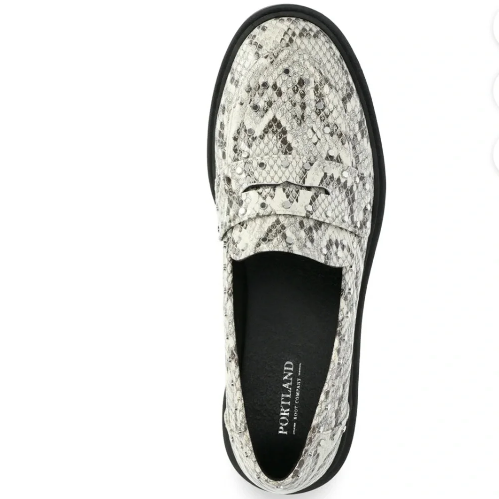 🆕 Portland Boot Company Women's Studded Loafers (size 10)